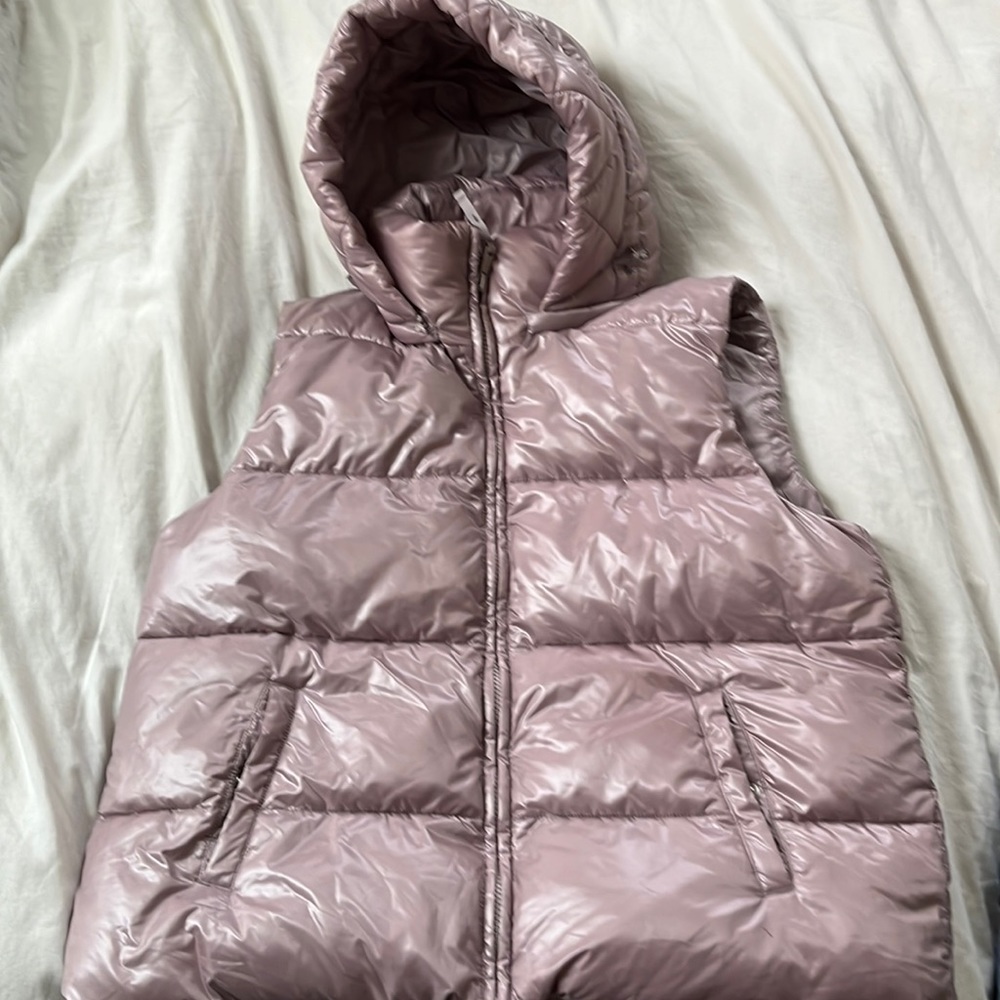Never worn Gap hooded puffer vest
